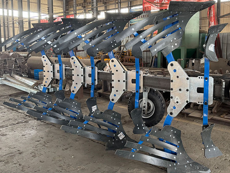 四铧液压翻转犁