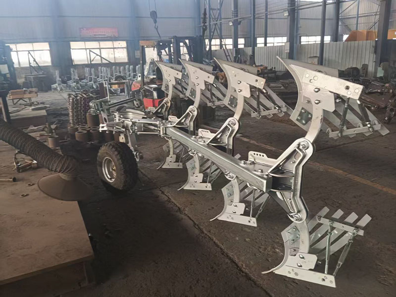 四铧液压翻转犁